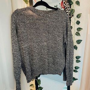 Black/white cropped sweater
